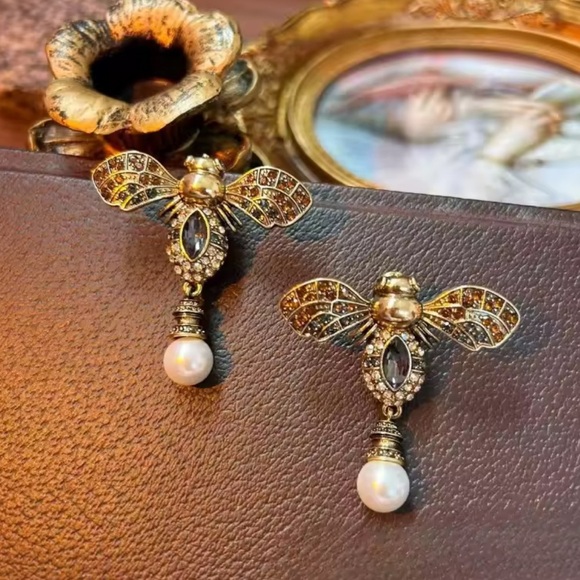 Vintage Gold and Black Bee Earrings with Pearl Drop - Picture 9 of 10